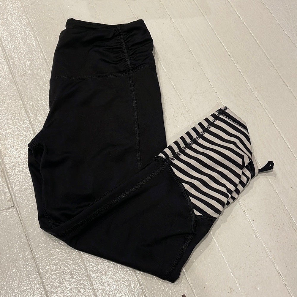 Victoria’s Secret leggings Below the knee